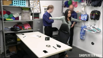 Shoplyfter Dania Vegax J wideo