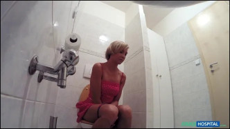 FakeHospital Slim Blonde Gets Creampied After Fucking In The Toilet And The Doctors Office J 视频