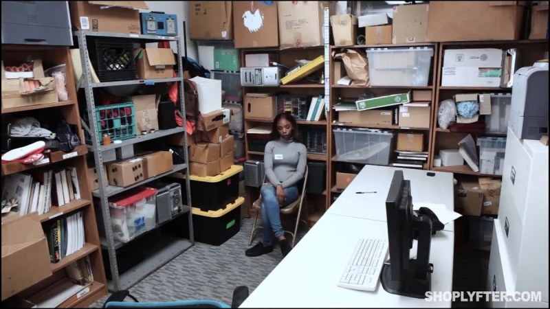 Shoplyfter Sarah Banks J vídeo