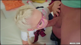 Nerdy Cutie Takes A Big Dick 1080 видео