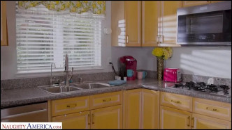 Perfect Fucking Strangers McKenzie Lee Gets Fucked With Her Big Tits J 视频