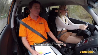 FakeDrivingSchool Blonde Learner With Perfect Boobs J ビデオ