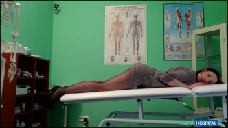 FakeHospital Brunette Turns A Massage Tool Into A Sex Toy J vaizdo įrašai