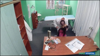 FakeHospital Doctor Decides Sex Is The Best Treatment Available J βίντεο