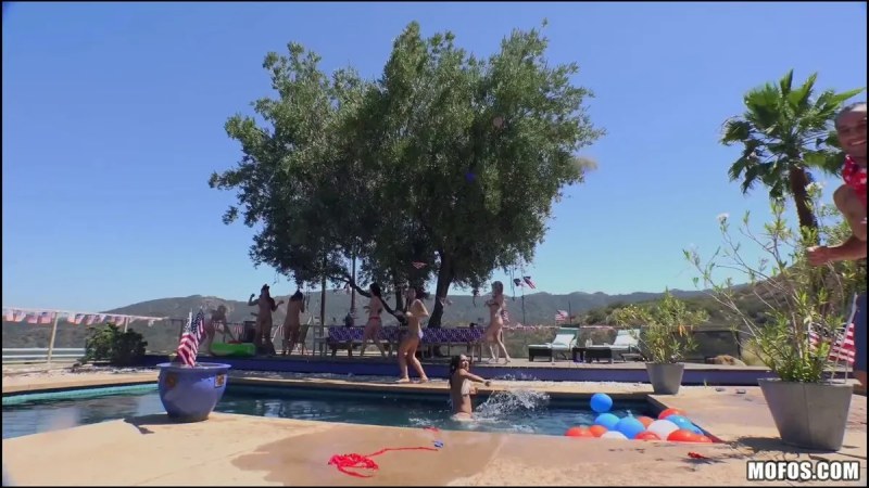 Blonde's Outdoor Sex At The BBQ 1080 video