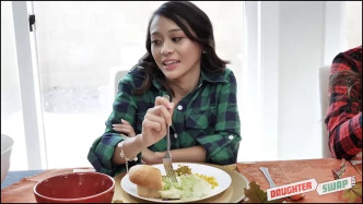 Daughterswap Jasmine Grey And Naomi Blue J βίντεο