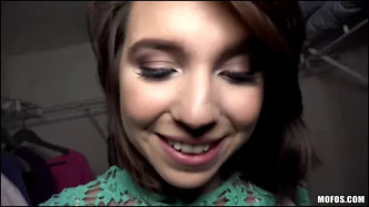 Busty Teen's Sexy Surprise 1080 ビデオ