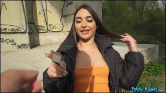 Italian Brunette Lost Her Phone 1080 видео