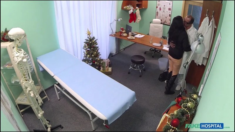 FakeHospital Doc Gives Patient Christmas Cheer J wideo