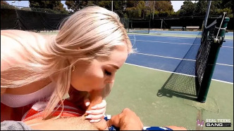 RealTeens Haley Spades Goes Buckwild At A Public Tennis Court J vaizdo įrašai