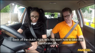 FakeDrivingSchool Learner Sucks Cock For Lessons J vídeo