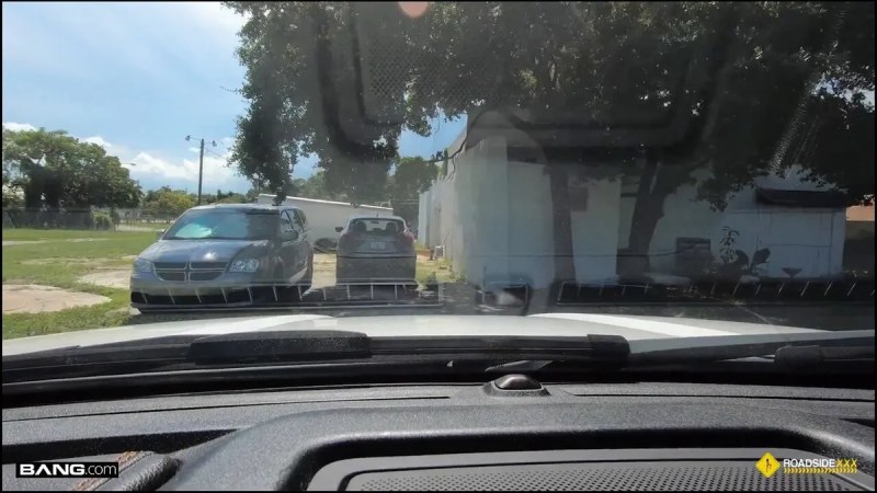 RoadsideXXX Selah Rain Is A Divorced Thick Milf That Needs Her Car Fixed J video