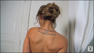 28 Szandra Booty Shorts With Szandra Nude vaizdo įrašai