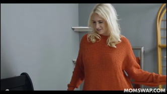 MomSwap Kate Dee And Vivianne Desilva J video