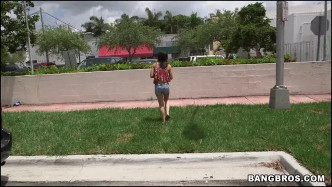 BangBus Elisa Verricci Big Ass Brunette Fucked On BangBus! J vaizdo įrašai