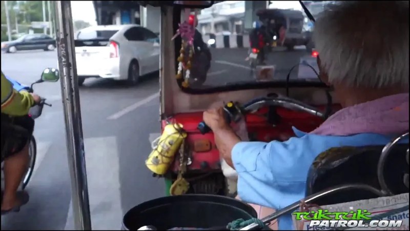 TUKTUKPATROL Cream J 비디오
