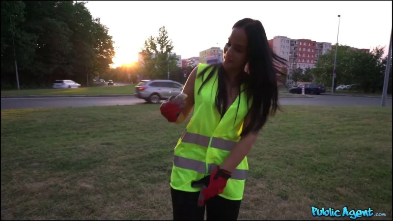 PublicAgent Litter Picker Fucked In The Woods J vidéo