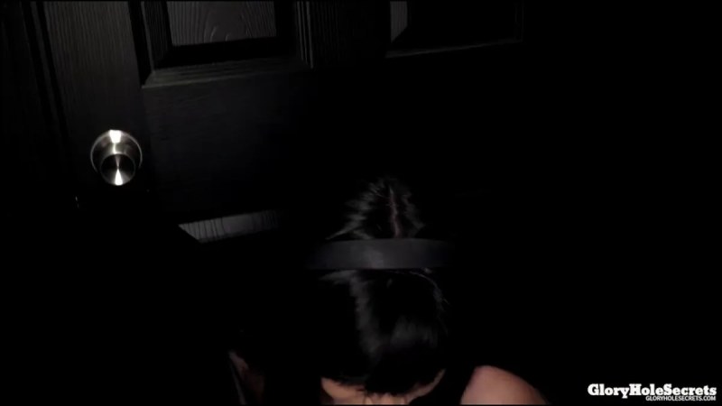 17.08.18 Phoebe's First Gloryhole (16 Cumshots) vídeo