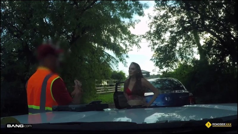 RoadsideXXX Alexa Mia Nicole Cheats On Her Beau With A Mechanic To Get Her Car Fixed J video