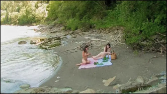 FemJoy E113 ANNA LEAH MABELLE FemJoy Picnic J video