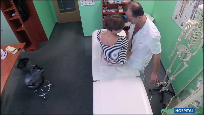 FakeHospital Short Haired Hottie Seduces Doctor J видео