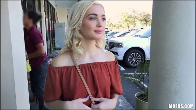 Blonde Braceface Fucks Outdoors 1080 wideo