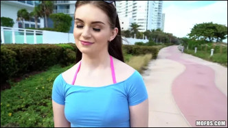 Beauty With Big Bush Has Public Sex 1080 vídeo