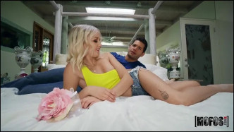 Petite Queen 1080 ビデオ