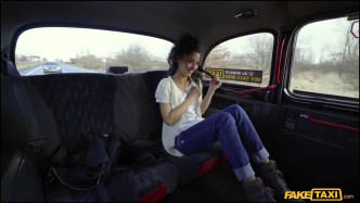 FakeTaxi Fake Taxi In Spain With Petite Babe J wideo
