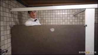 BrazzersExtra Waiter Gets Served A Big Round Ass J 비디오